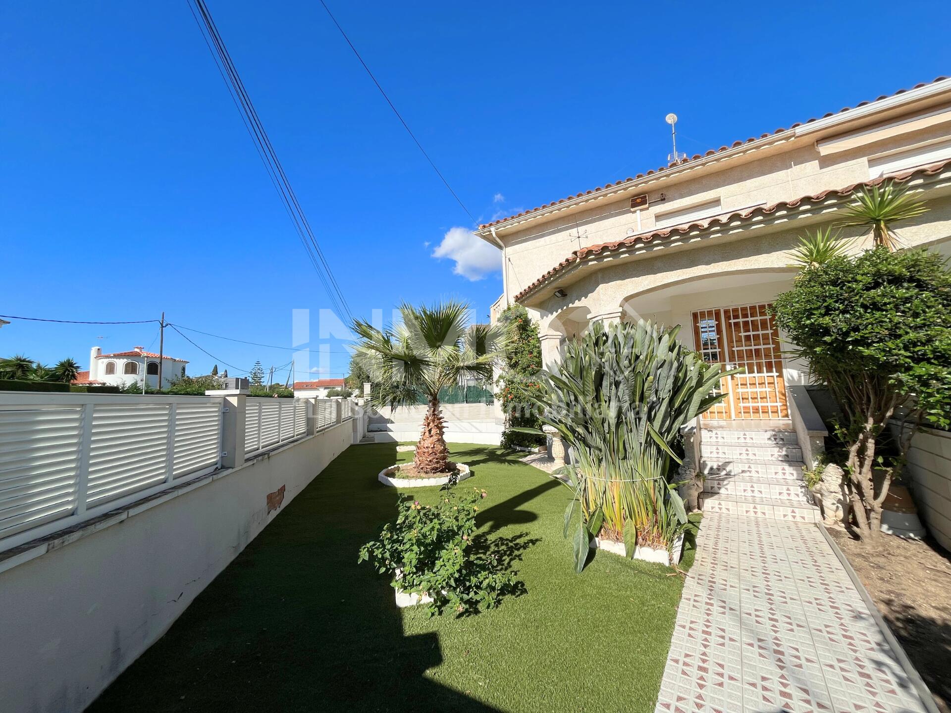 House -
                                            Cambrils -
                                            3 bedrooms -
                                            8 persons